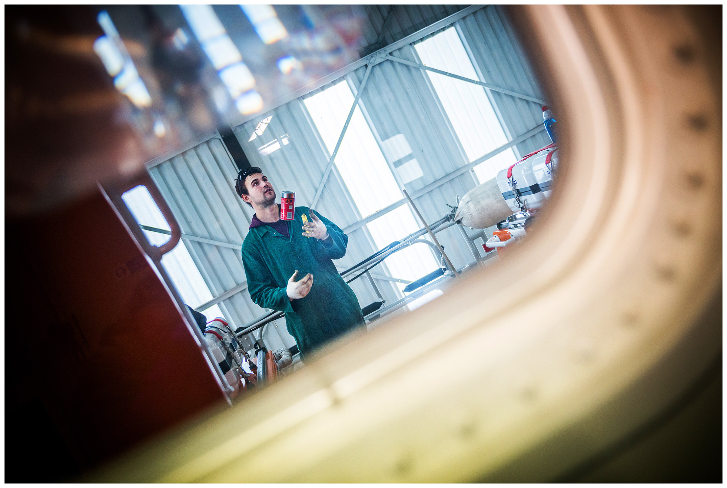 Scotland, Peterhead. An employee of the shipyard "Fleur de France" throws a spray can. The family business "Alexander Noble and Sons Limited" was founded in 1946 and specialises in shipbuilding and repair of fishing boats.
