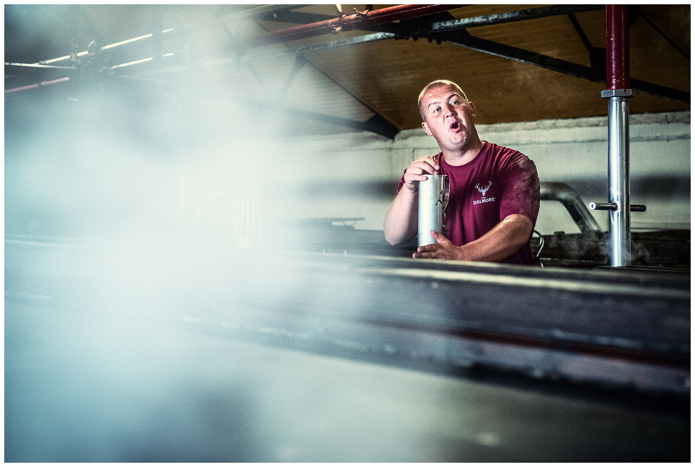 Scotland, Dalmore. Since 14 years Kevin Dunnett works as Mashman and Stillman at the distillery "The Dalmore".