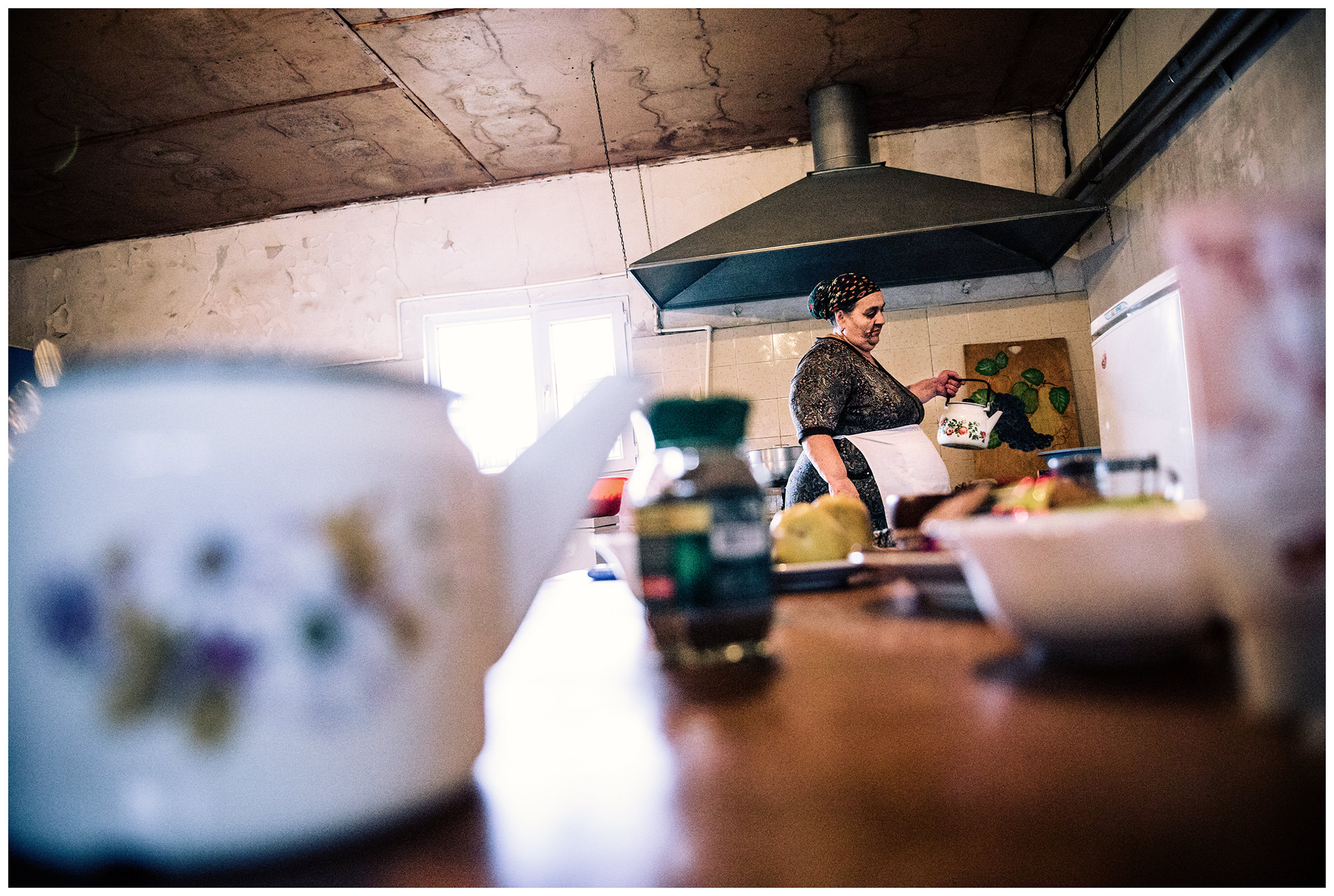Grozny, Chechnya. A cook in a Chechen restaurant makes tea.
